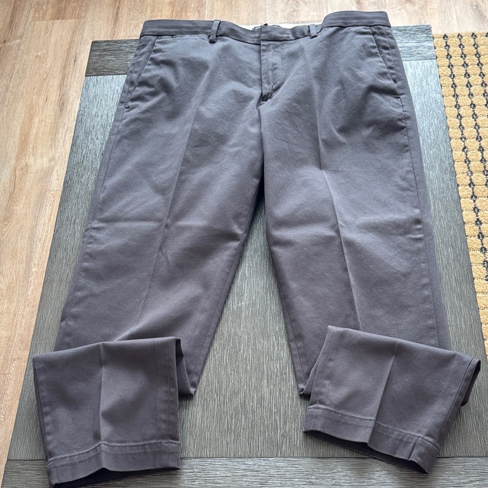 Banana Republic Men's Tapered Rapid Movement Brown Chino 35 x 32